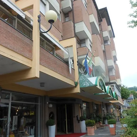 Rosa Del Deserto 카스트로카로테르메